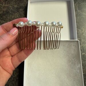 Elegant Gold and Pearl Hair Comb